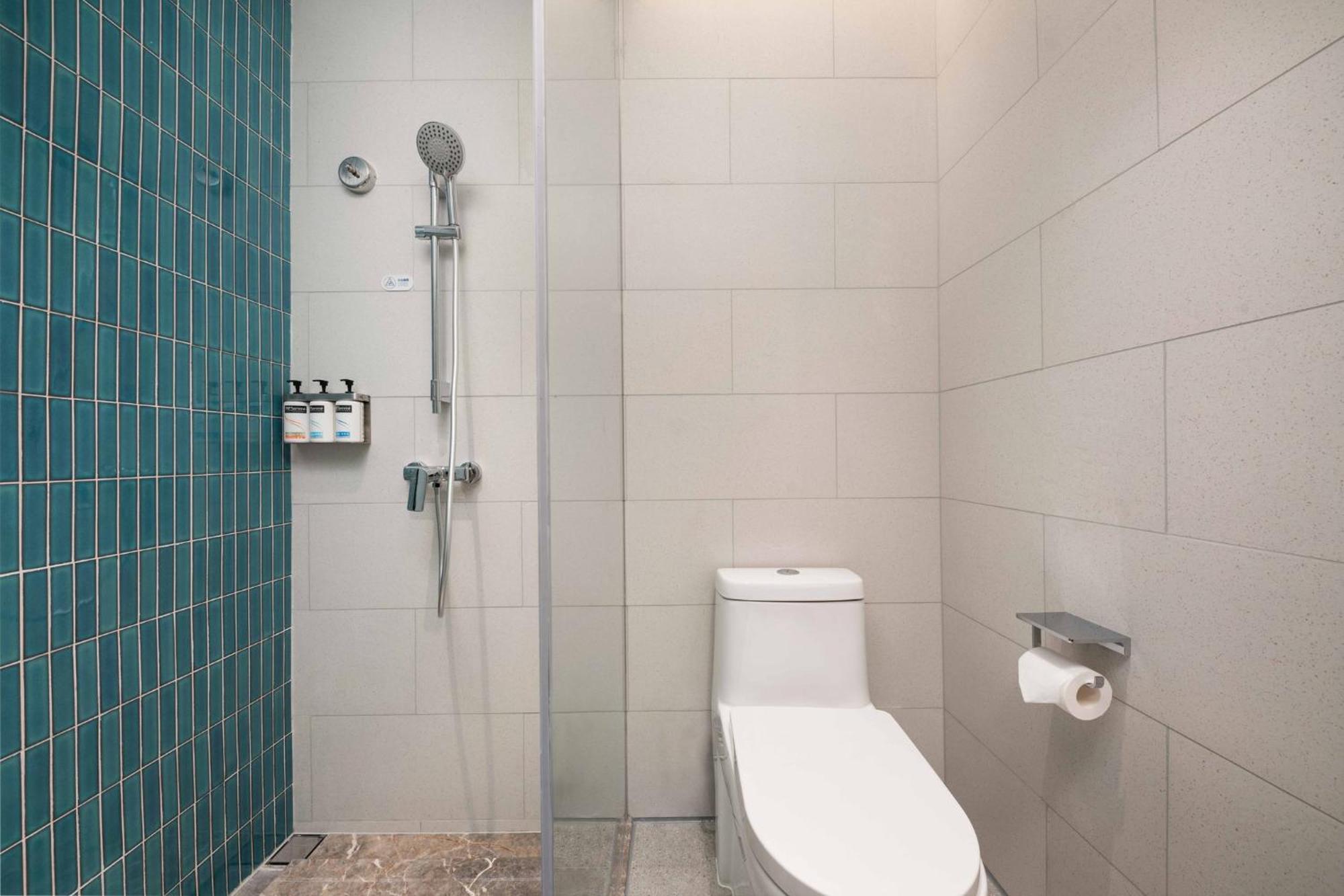 Hotel Express Hongqiao Necc By Ihg 4*