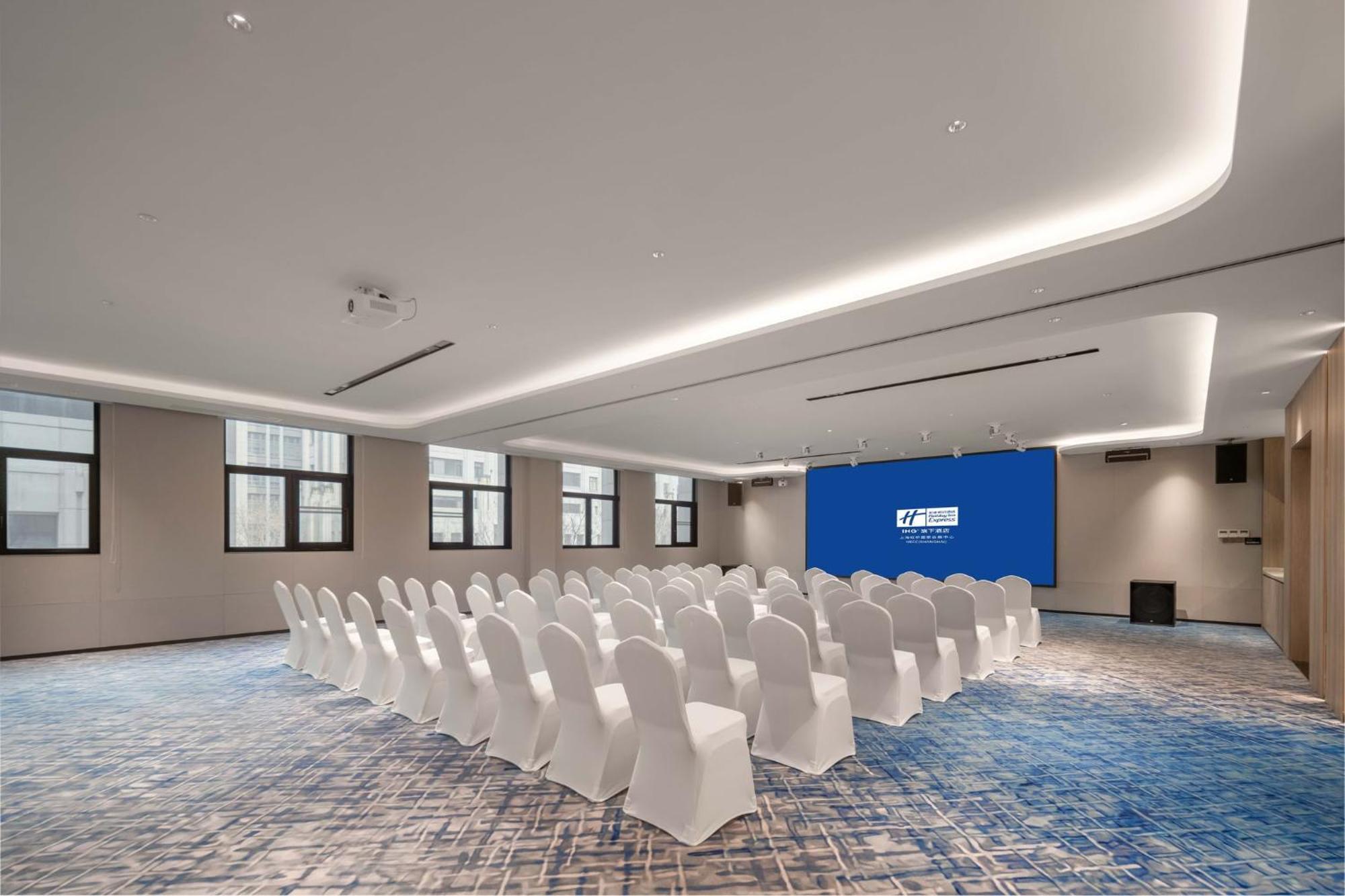 Hotel Express Hongqiao Necc By Ihg 4*