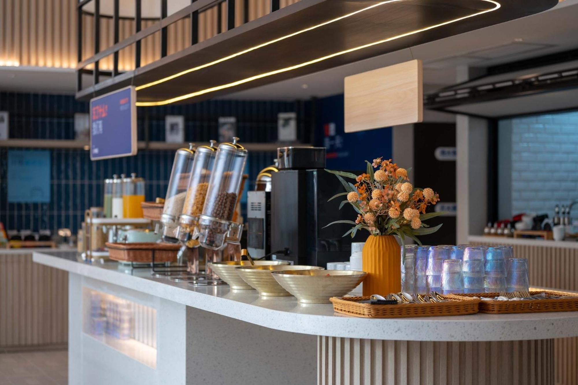 Express Hongqiao Necc By Ihg Hotel