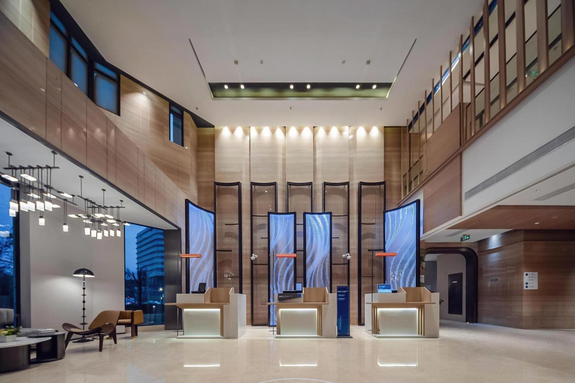 Hotel Express Hongqiao Necc By Ihg 4*