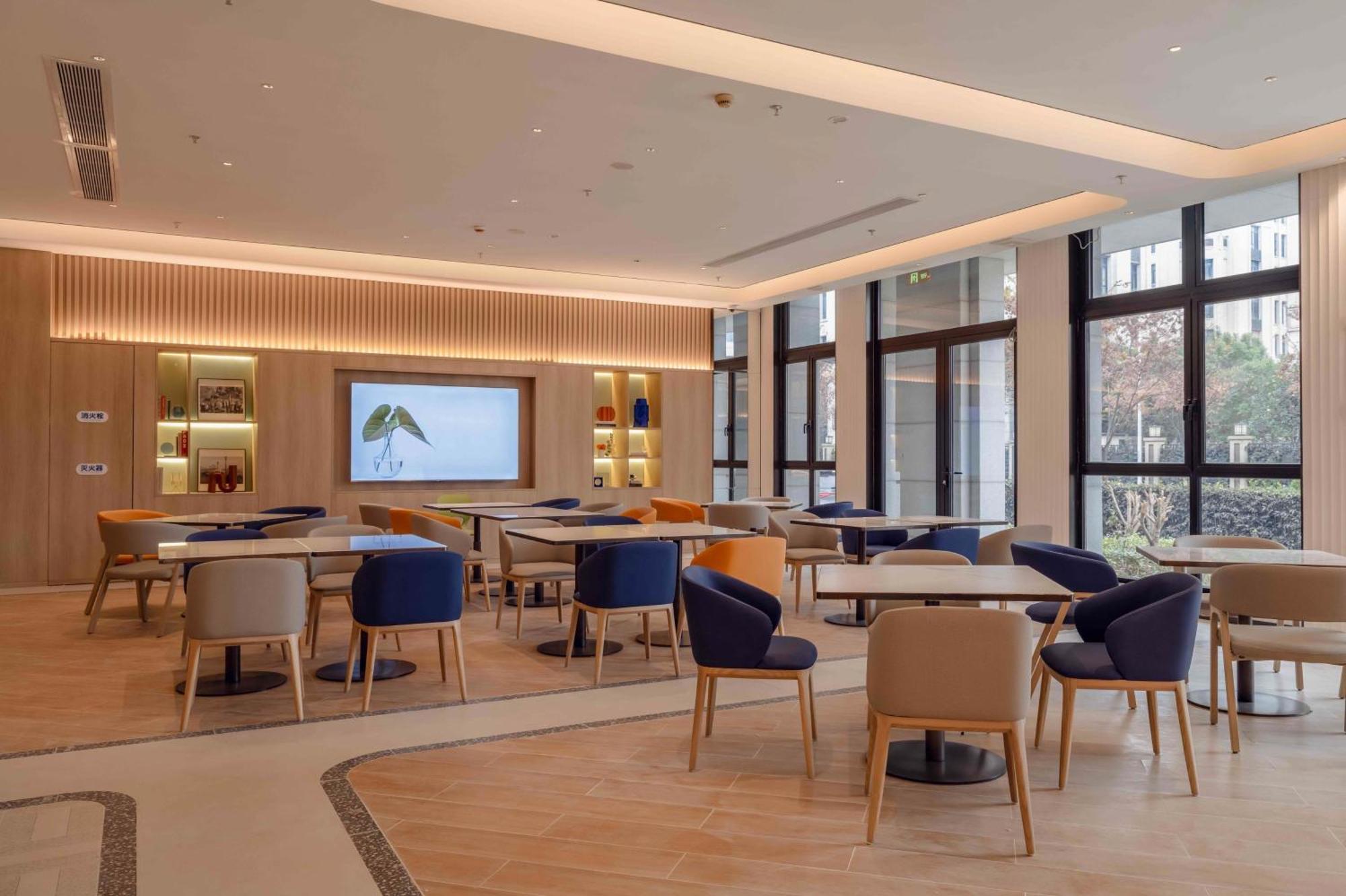 Hotel Express Hongqiao Necc By Ihg 4*